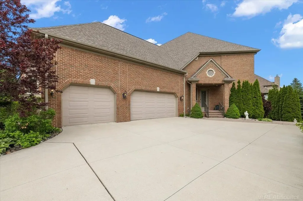 54245 Queensborough Drive Shelby Charter Township MI 48315
