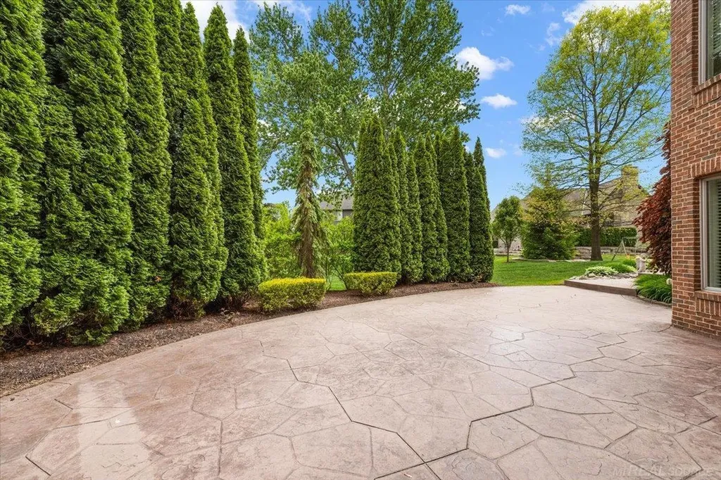 54245 Queensborough Drive Shelby Charter Township MI 48315