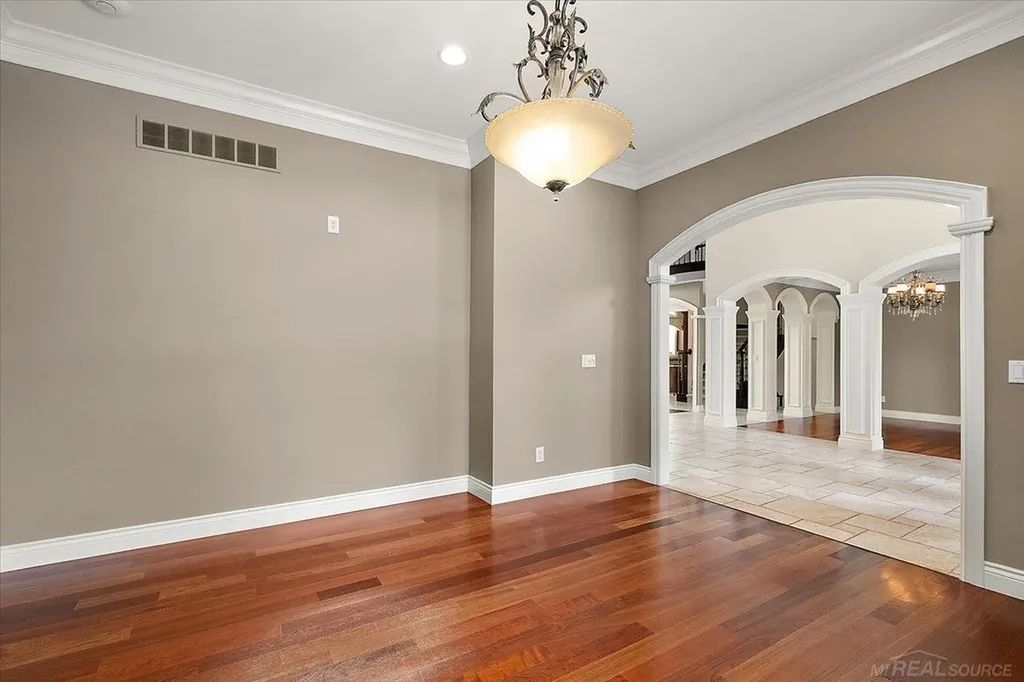 54245 Queensborough Drive Shelby Charter Township MI 48315