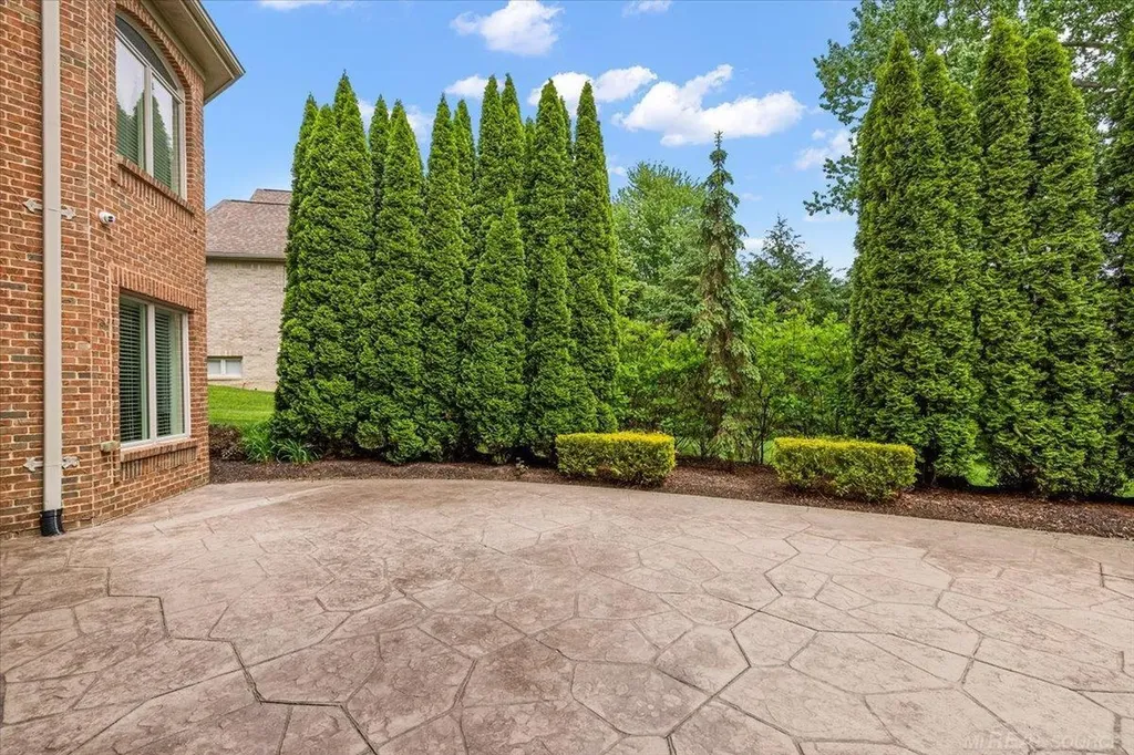 54245 Queensborough Drive Shelby Charter Township MI 48315