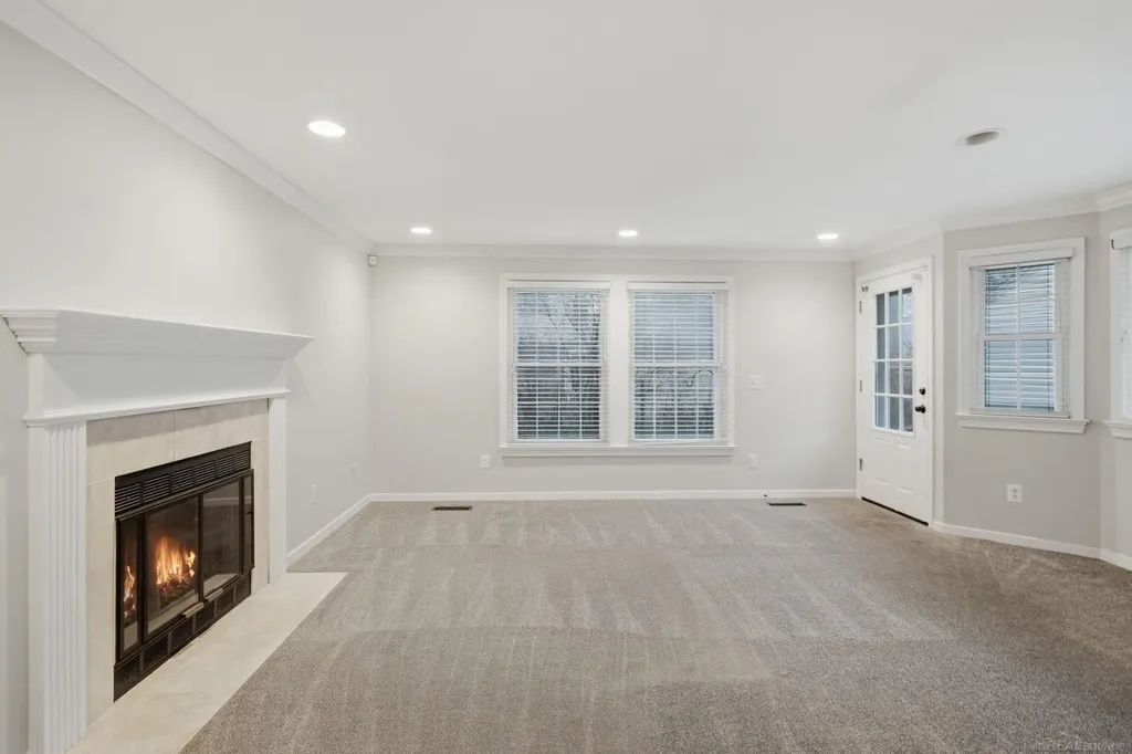 32200 Arlington Drive Beverly Hills Village MI 48025