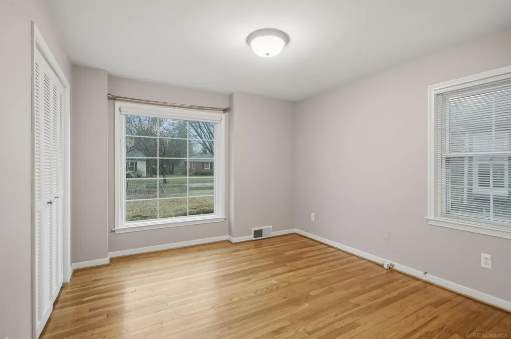 32200 Arlington Drive Beverly Hills Village MI 48025