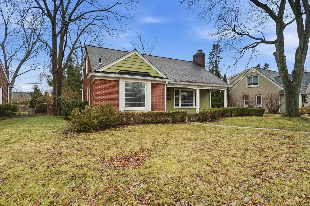 32200 Arlington Drive Beverly Hills Village MI 48025