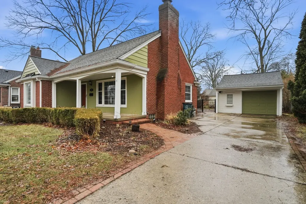 32200 Arlington Drive Beverly Hills Village MI 48025