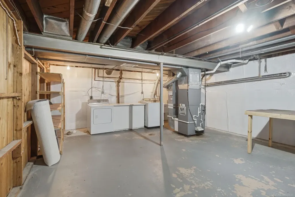 32200 Arlington Drive Beverly Hills Village MI 48025