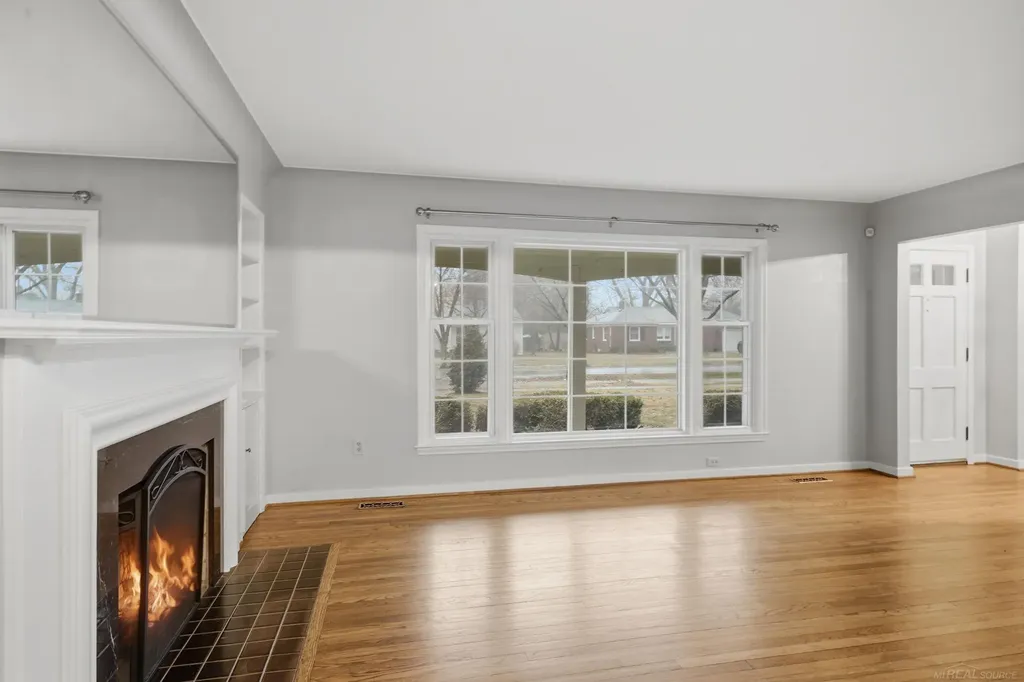 32200 Arlington Drive Beverly Hills Village MI 48025