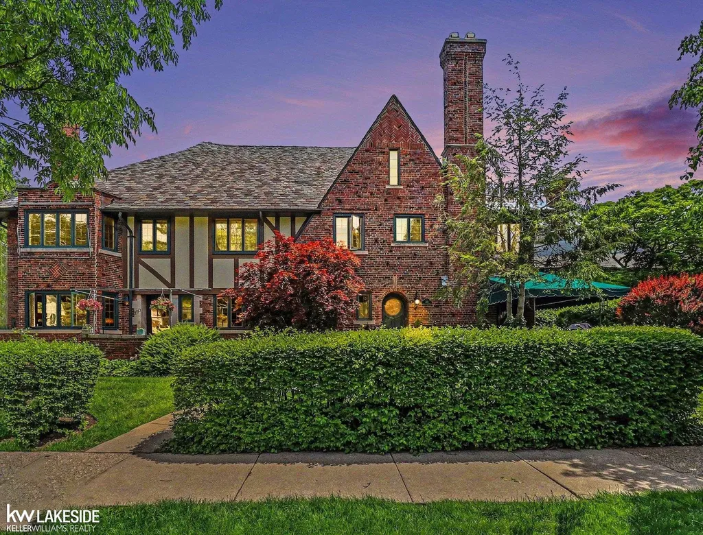 286 Rivard Boulevard Grosse Pointe City MI 48230