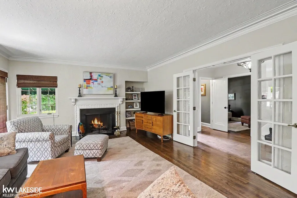 286 Rivard Boulevard Grosse Pointe City MI 48230