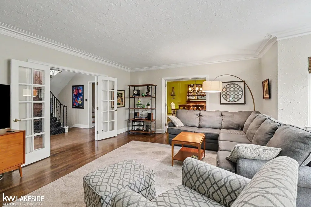 286 Rivard Boulevard Grosse Pointe City MI 48230