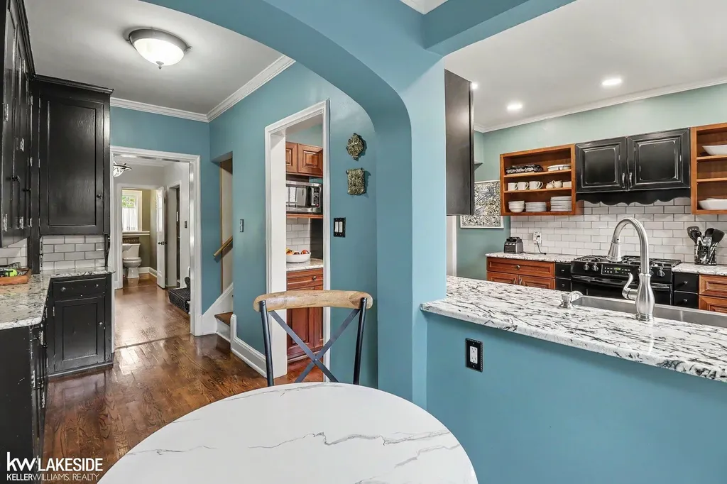 286 Rivard Boulevard Grosse Pointe City MI 48230