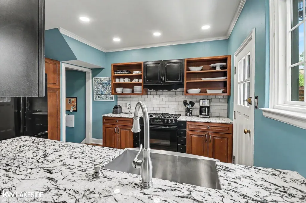 286 Rivard Boulevard Grosse Pointe City MI 48230