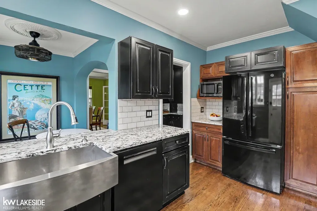 286 Rivard Boulevard Grosse Pointe City MI 48230