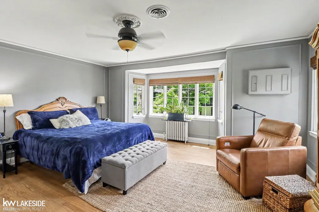 286 Rivard Boulevard Grosse Pointe City MI 48230