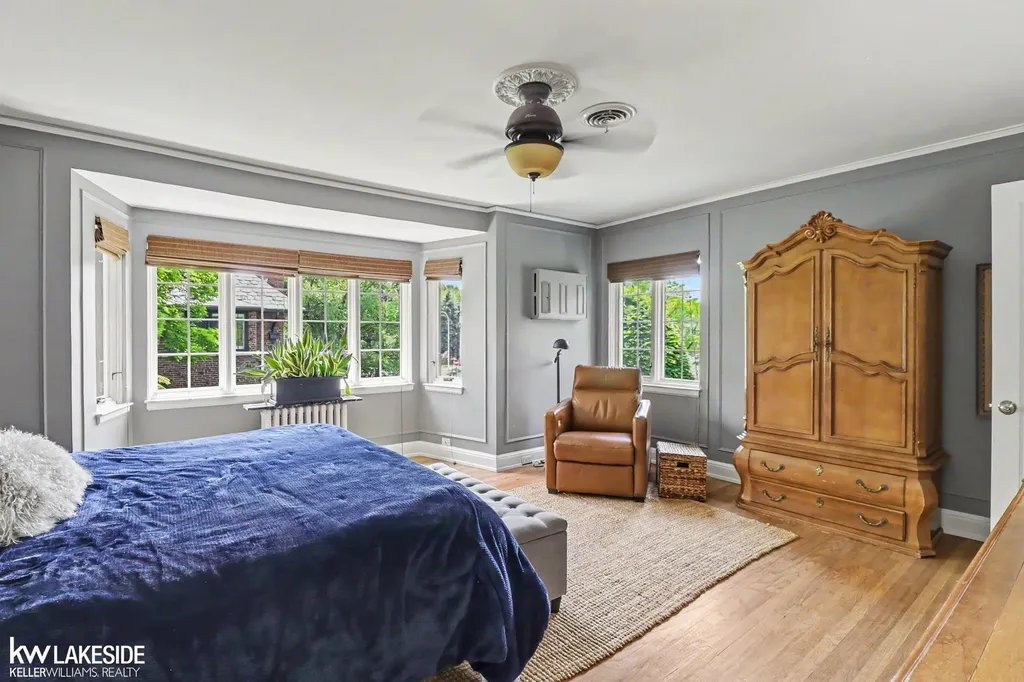 286 Rivard Boulevard Grosse Pointe City MI 48230