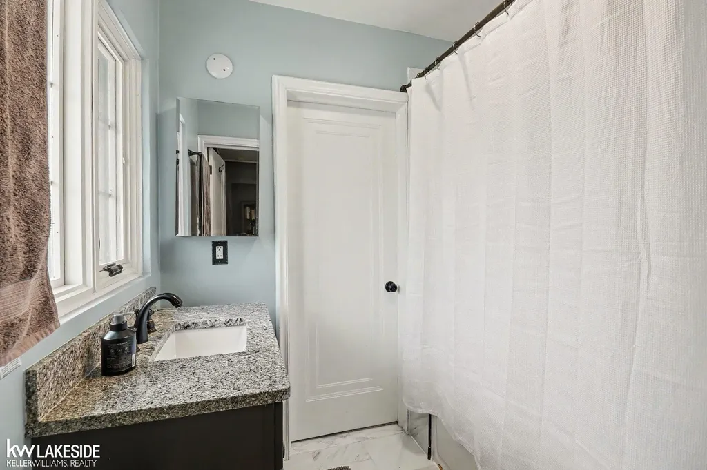 286 Rivard Boulevard Grosse Pointe City MI 48230