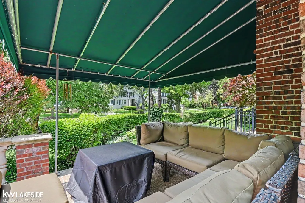 286 Rivard Boulevard Grosse Pointe City MI 48230