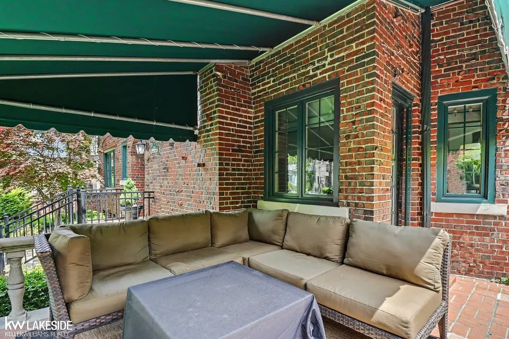 286 Rivard Boulevard Grosse Pointe City MI 48230