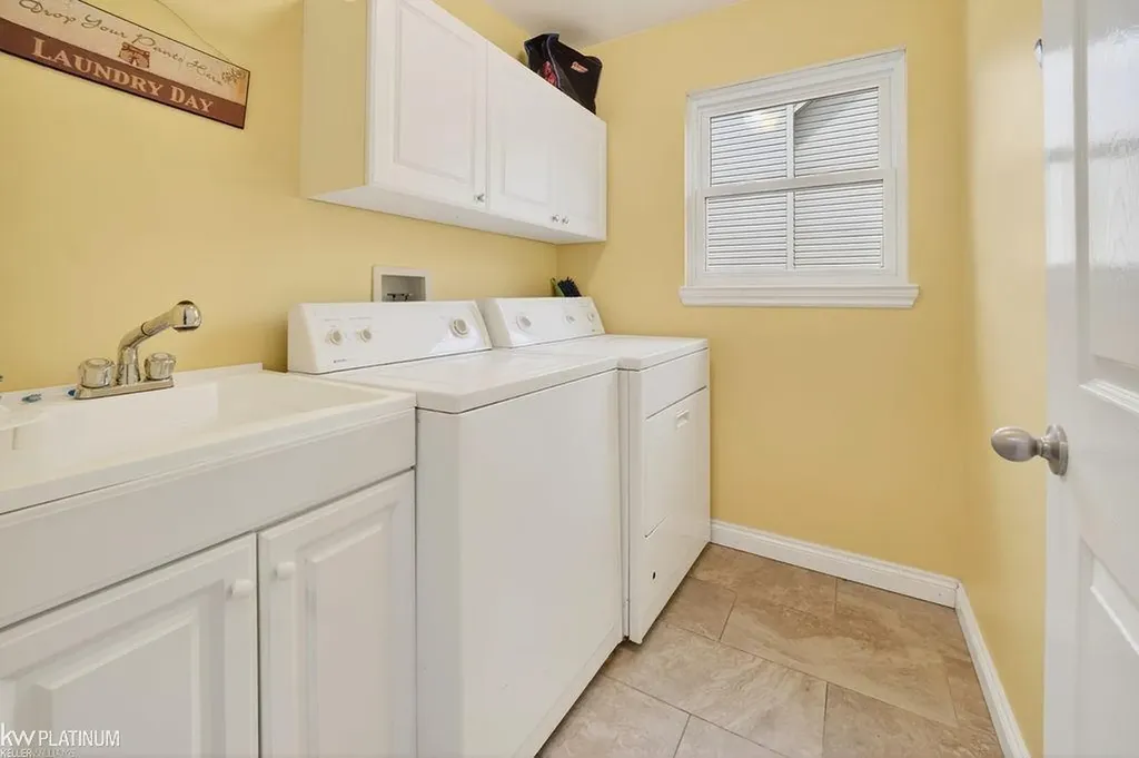54329 Avondale Drive New Baltimore City MI 48047