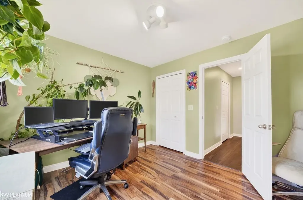 54329 Avondale Drive New Baltimore City MI 48047