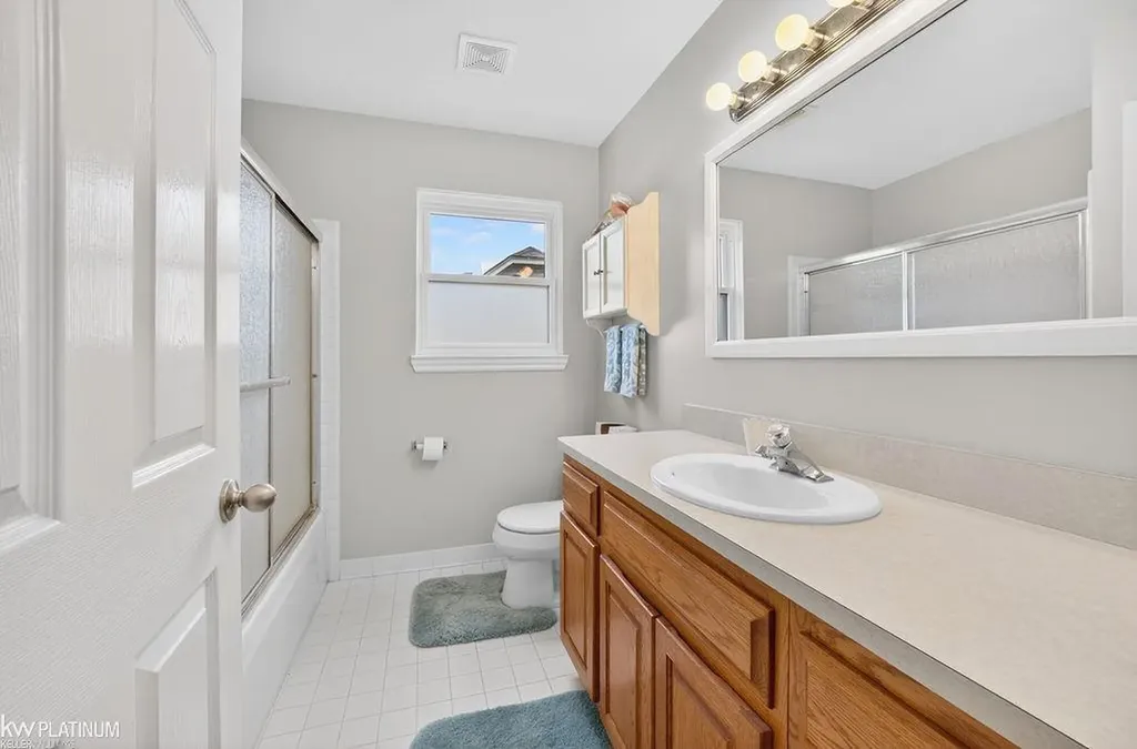 54329 Avondale Drive New Baltimore City MI 48047