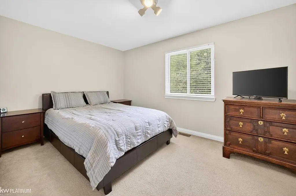 54329 Avondale Drive New Baltimore City MI 48047