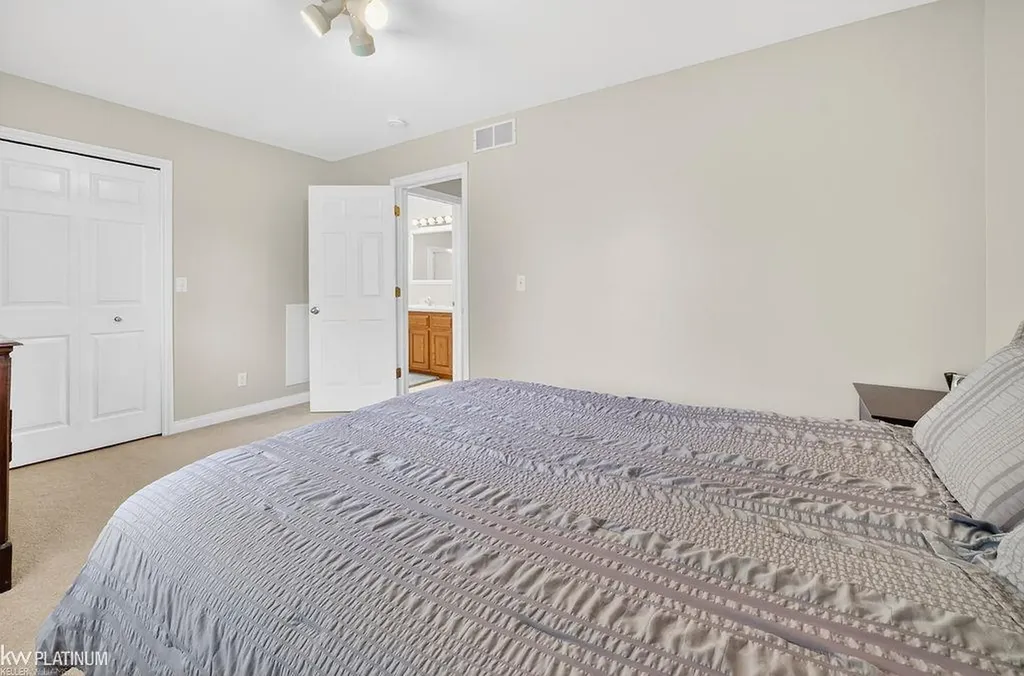 54329 Avondale Drive New Baltimore City MI 48047