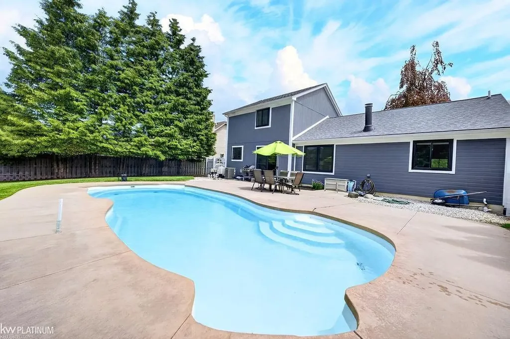 54329 Avondale Drive New Baltimore City MI 48047