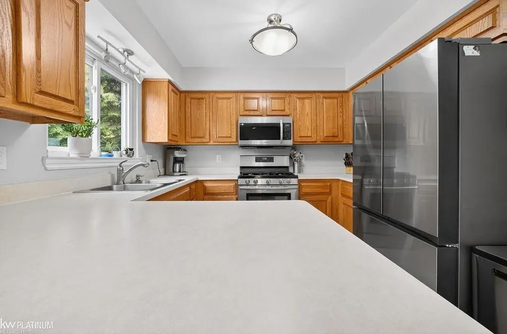 54329 Avondale Drive New Baltimore City MI 48047