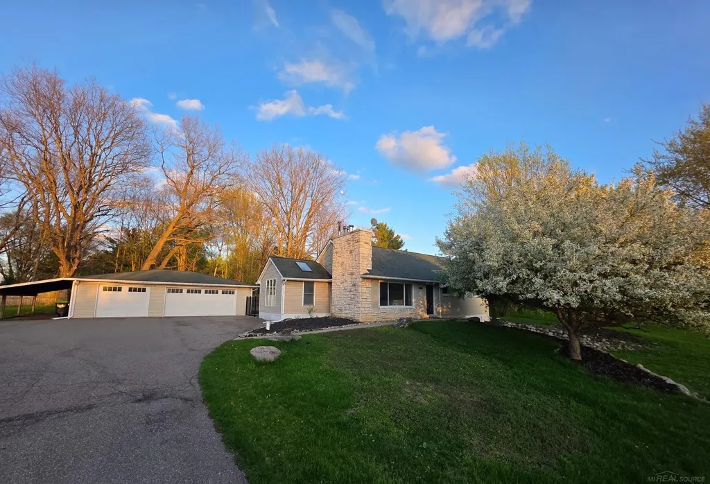 1051 Swan Lane Fenton City MI 48430