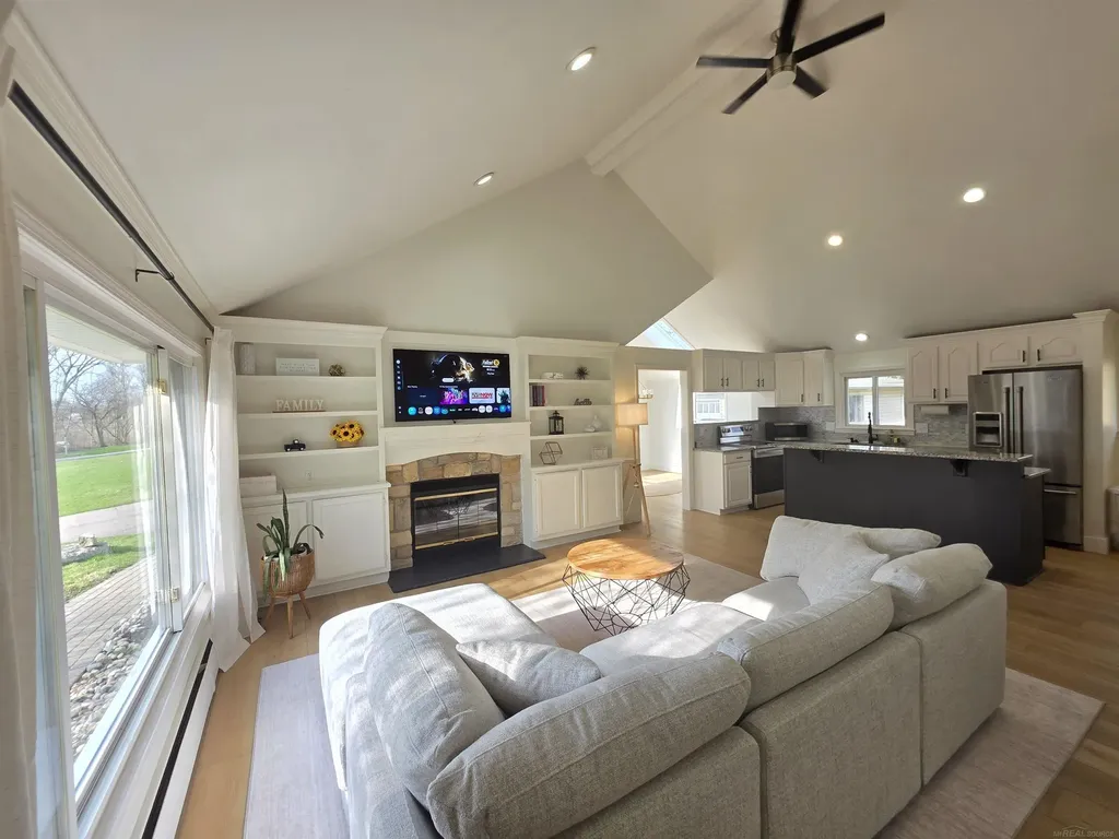 1051 Swan Lane Fenton City MI 48430