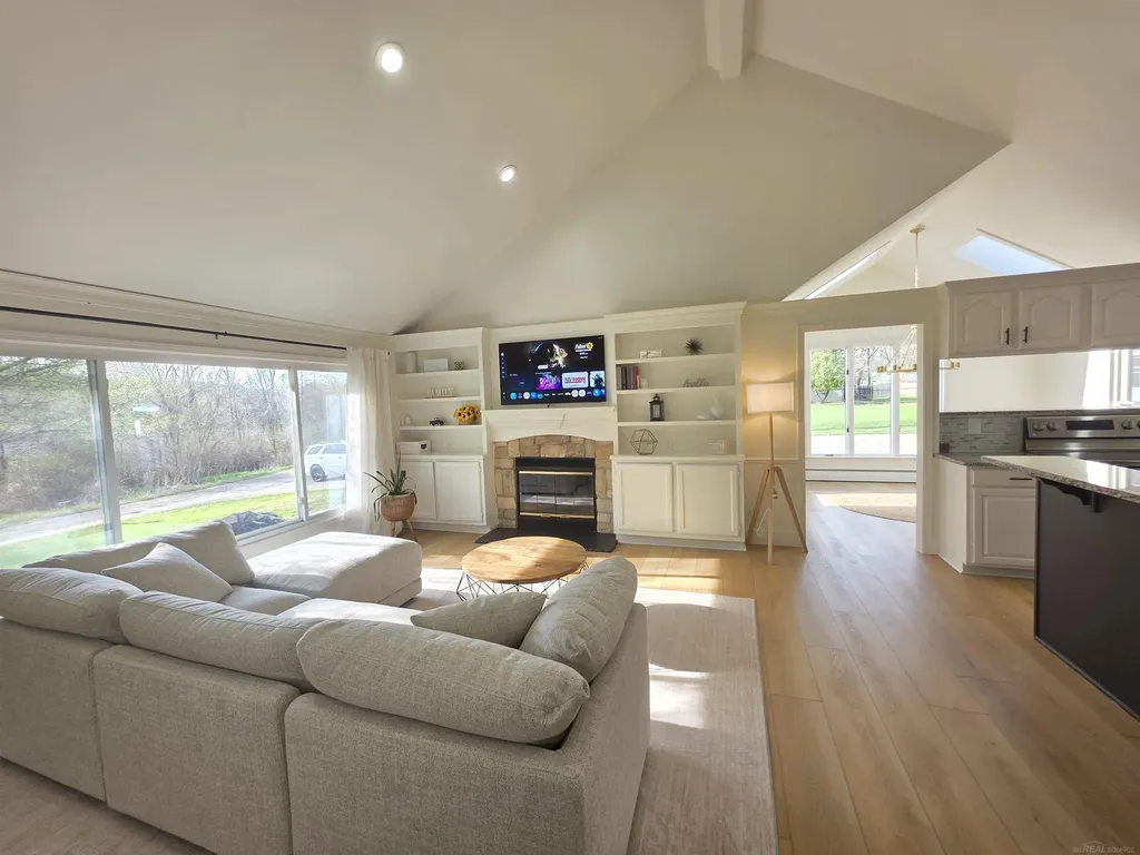 1051 Swan Lane Fenton City MI 48430
