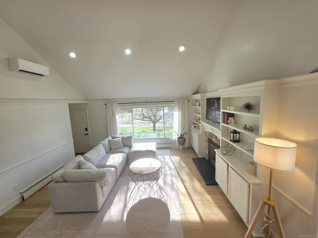 1051 Swan Lane Fenton City MI 48430