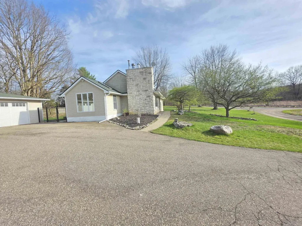 1051 Swan Lane Fenton City MI 48430