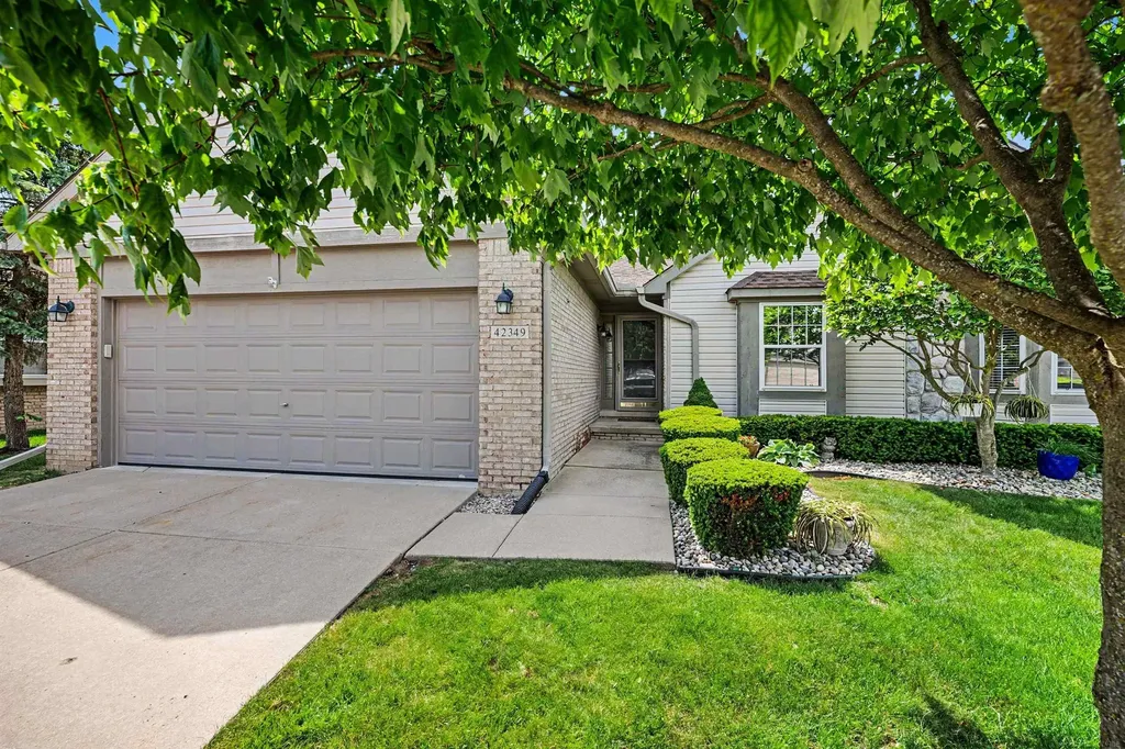 42349 Bayberry Street Clinton Charter Township MI 48038