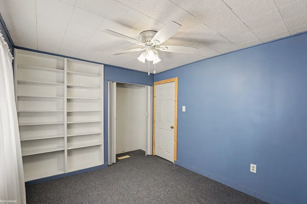 24261 Eleanor Avenue Warren City MI 48089