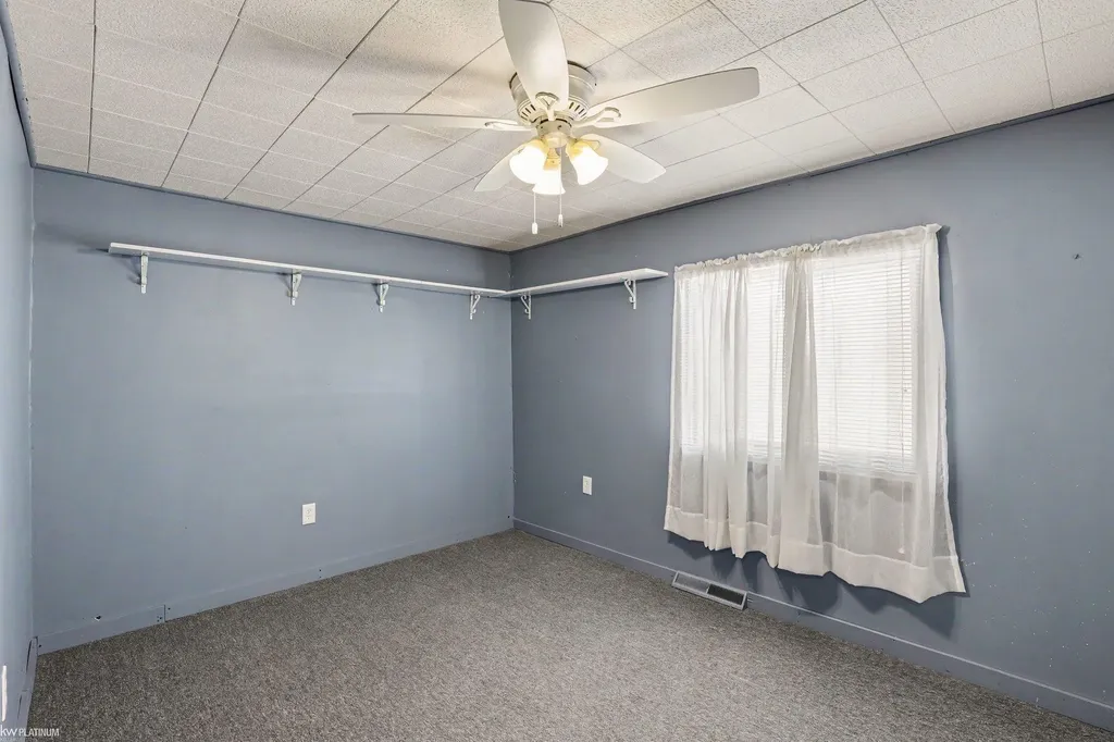 24261 Eleanor Avenue Warren City MI 48089