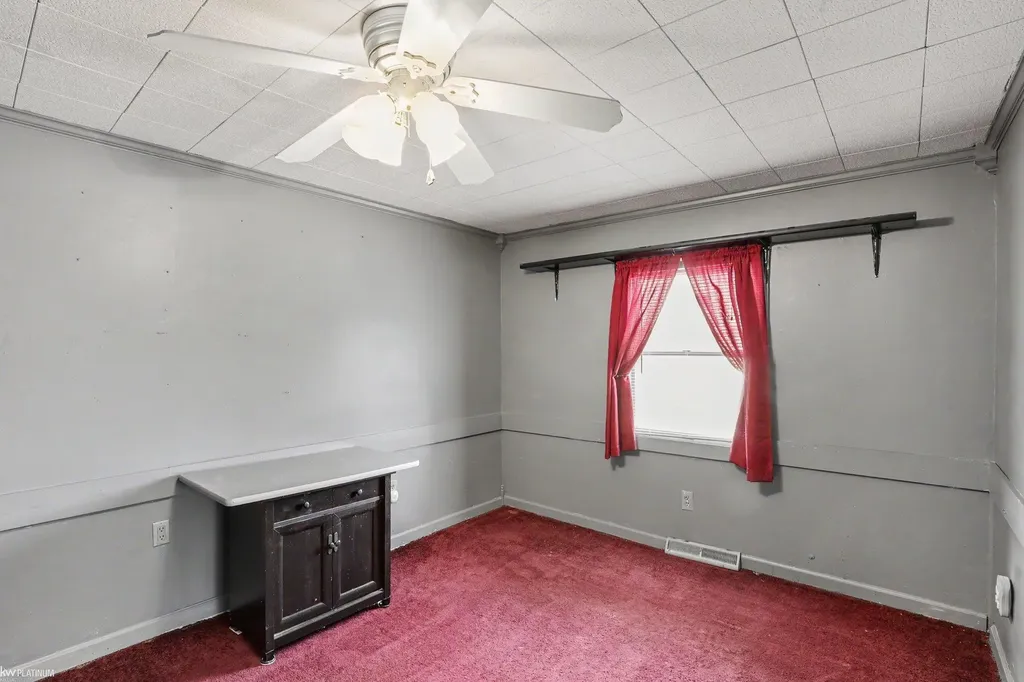 24261 Eleanor Avenue Warren City MI 48089
