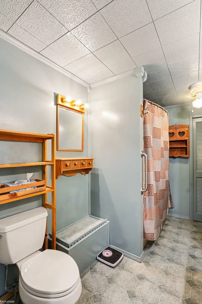 24261 Eleanor Avenue Warren City MI 48089