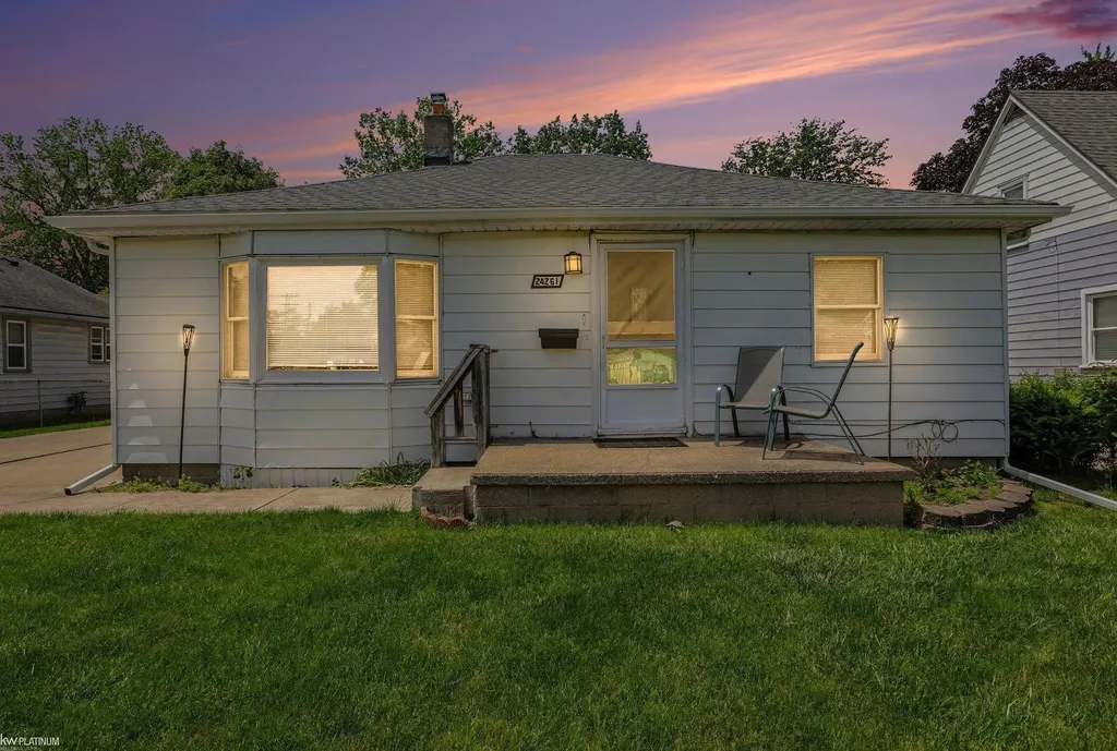 24261 Eleanor Avenue Warren City MI 48089