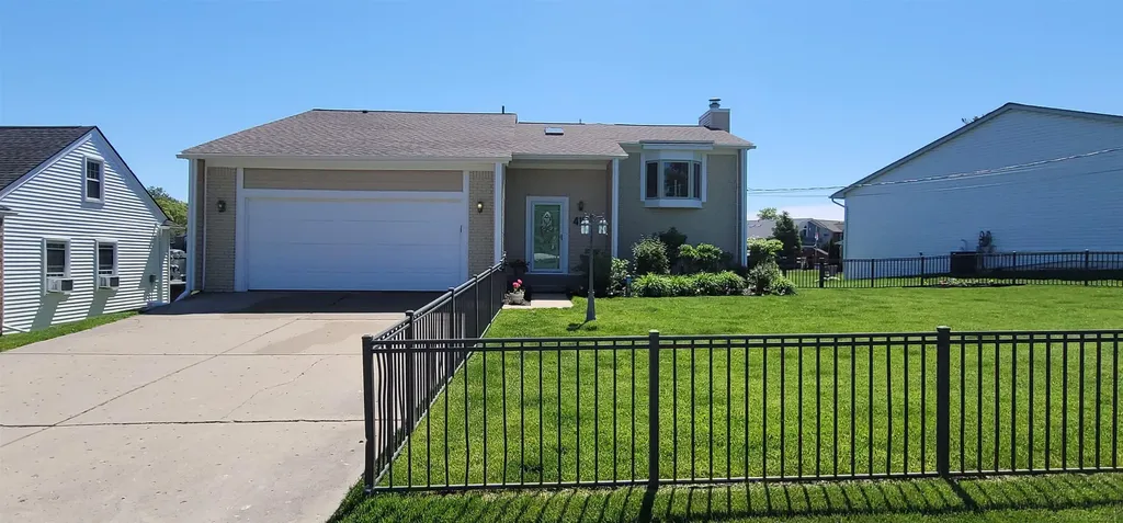 415 Coledale Drive White Lake Charter Township MI 48386