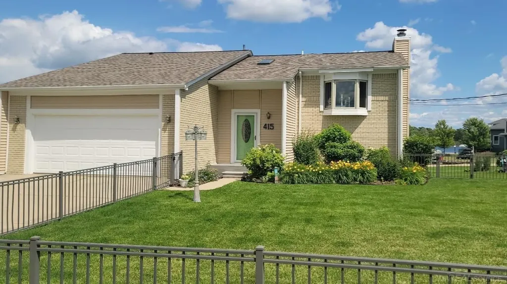 415 Coledale Drive White Lake Charter Township MI 48386