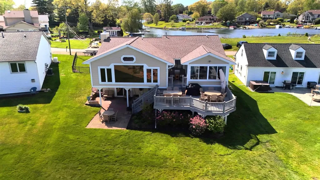 415 Coledale Drive White Lake Charter Township MI 48386