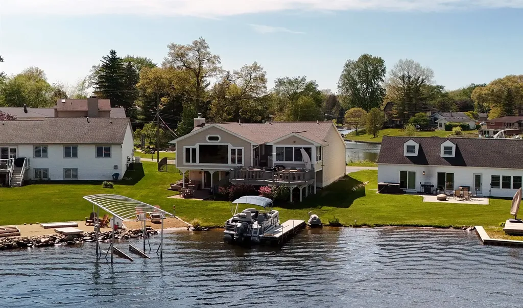 415 Coledale Drive White Lake Charter Township MI 48386