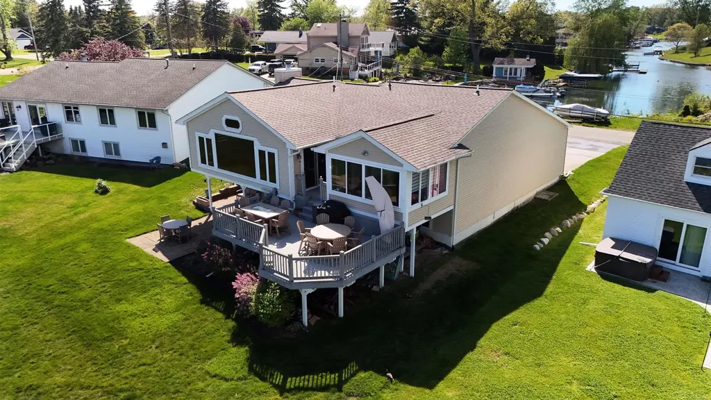 415 Coledale Drive White Lake Charter Township MI 48386