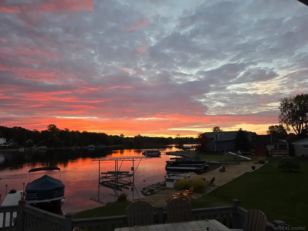 415 Coledale Drive White Lake Charter Township MI 48386