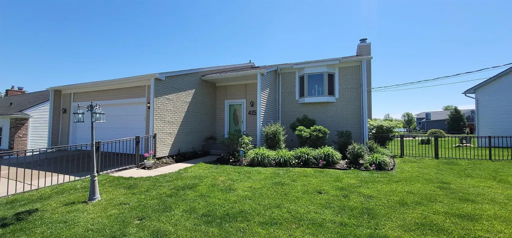 415 Coledale Drive White Lake Charter Township MI 48386