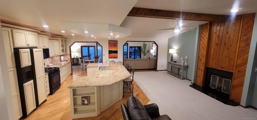 415 Coledale Drive White Lake Charter Township MI 48386