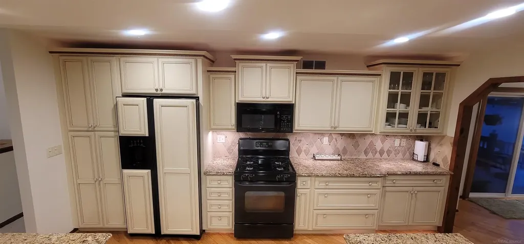 415 Coledale Drive White Lake Charter Township MI 48386