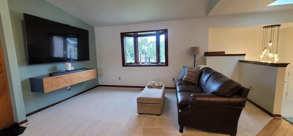415 Coledale Drive White Lake Charter Township MI 48386