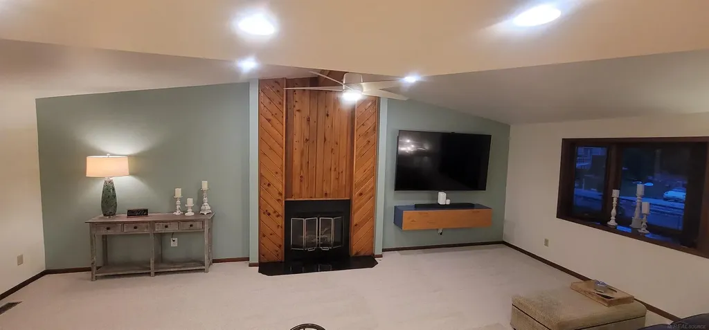 415 Coledale Drive White Lake Charter Township MI 48386